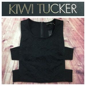 💸NWT KIWI TUCKER sleeveless open sides crop top